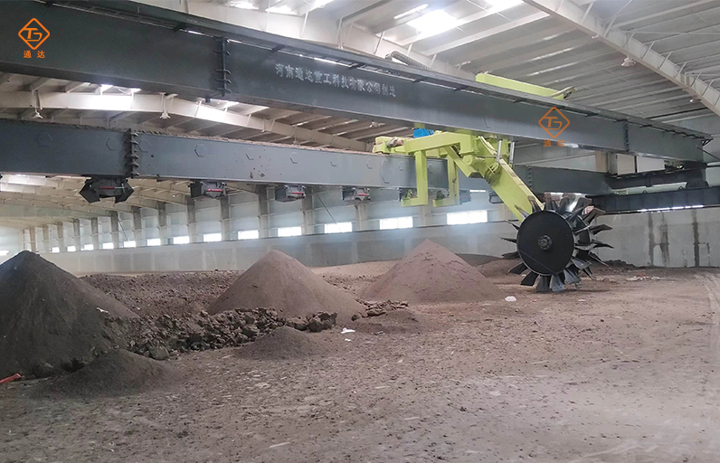 雞糞如何發(fā)酵有機(jī)肥?雞糞有機(jī)肥發(fā)酵腐熟翻堆機(jī) 雞糞如何發(fā)酵有機(jī)肥?雞糞有機(jī)肥發(fā)酵腐熟翻堆機(jī)